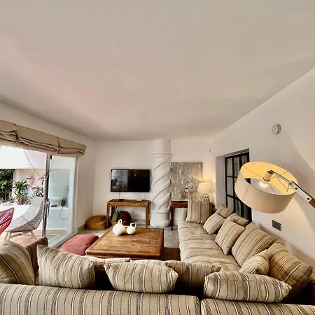 Cozy Townhouse With Sea View *